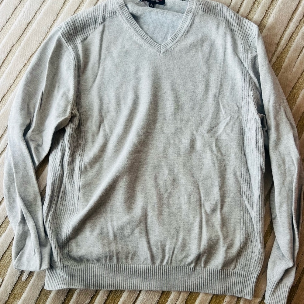 Roundtree & Yorke Men's Gray V-Neck Sweater size large